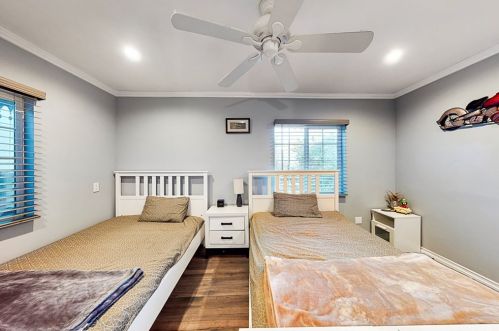 16931 Hart St, Van Nuys CA 91406-4507 exterior