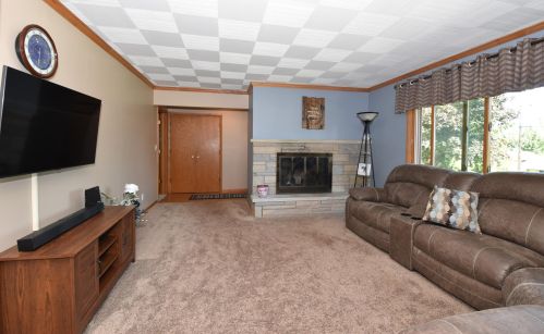 1393 Harris Dr, Waukesha, WI 53186-8107