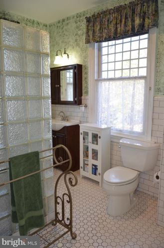 205 Lippincott Ave, Riverton NJ  08077-1309 exterior