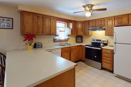 12 Adanti Ave, Ansonia CT  06401-1022 exterior