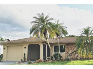 3242 Kingswood Dr, Sarasota, FL 34232-5815