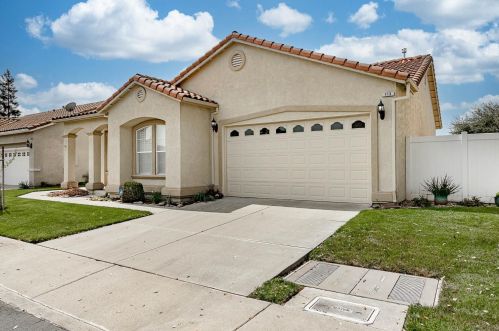 113 Little Johns Creek Dr, Valley Home, CA 95361-4190