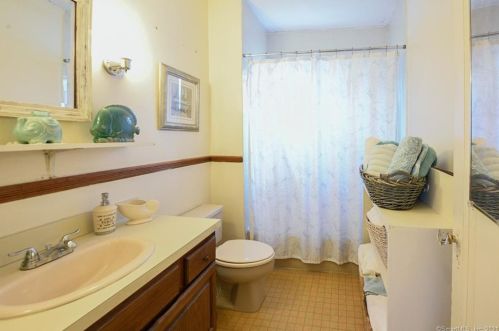79 Seymour St, Waterbury CT  06708-3731 exterior