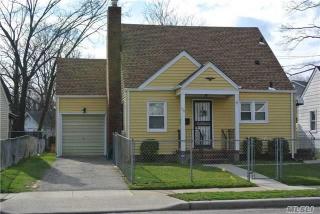 912 Cornwell Ave, Hempstead, NY 11553-3246