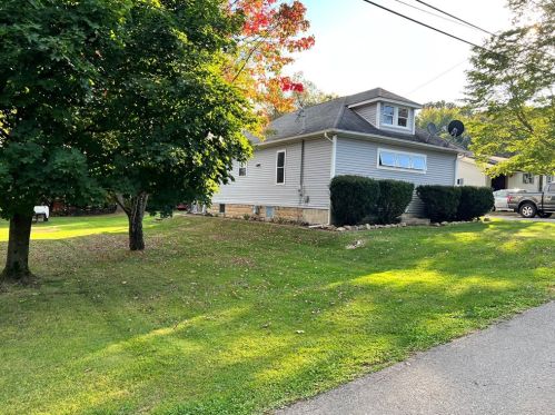 3 Kenmore Rd, Greenville, PA 16125-2328
