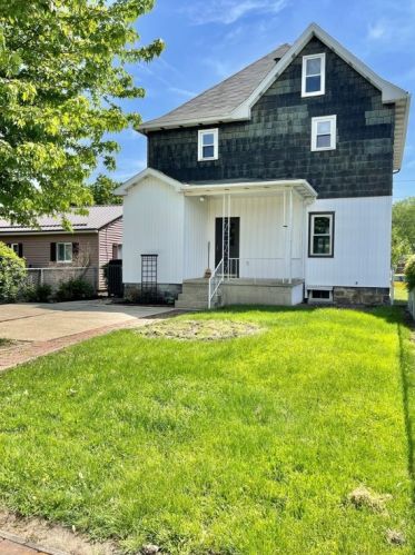 1114 Vine St, South Connellsville PA  15425-4733 exterior