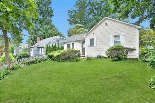84 Overlook Dr, Valhalla, NY 10595-2118