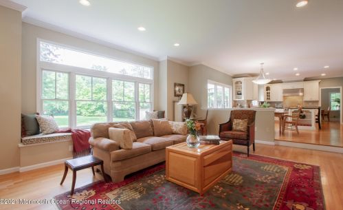 32 Carriage House Ln, Little Silver NJ  07739-1729 exterior