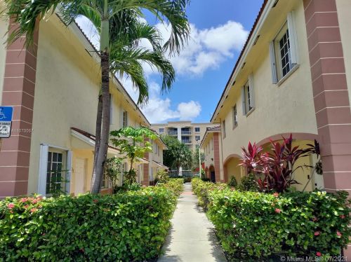 6767 182nd St, Hialeah FL  33015-7935 exterior