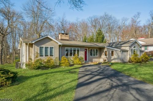 63 Jacobus Ave, West Paterson, NJ 07424-2304