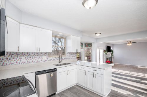 911 Fawnhill Dr, Covington KY  41017-9693 exterior