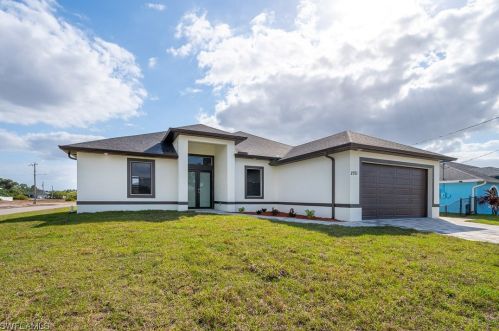 918 Sunniland Blvd, Lehigh Acres, FL 33971-5208