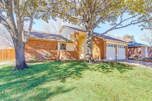 416 Grand Meadow Dr, Fort Worth, TX 76108-3905