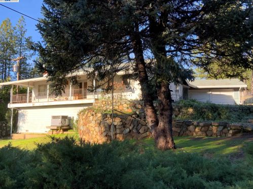 830 Canyon Way, Cape Horn, CA