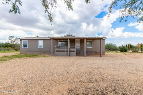 7835 Sandario Rd, Tucson, AZ 85743-9678