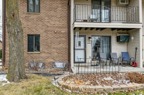 1640 Carriage Ln, Waukesha, WI 53151-1444