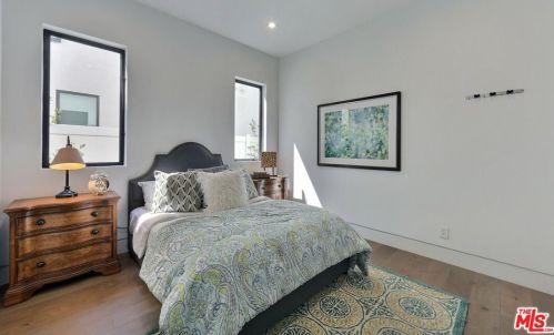 5128 Noble Ave, Van Nuys CA  91403-1376 exterior