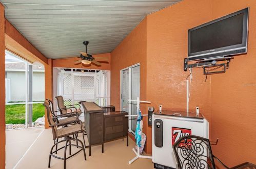 1083 Northridge Dr, Palm Harbor FL  34683-2720 exterior