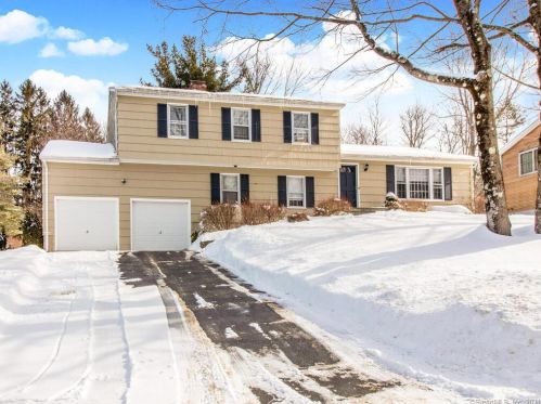 8 Fawn Rd, Bethel, CT 06801-2718