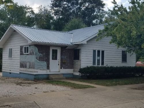 607 9th St, Jonestown, IN 47512-1117