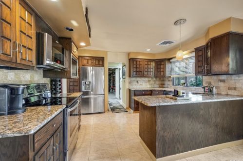 33 Lorijean Ln, Elwood NY  11731-4118 exterior