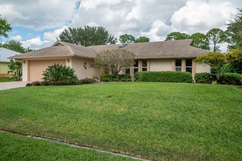 2121 Jaguar Ave, Fort Pierce, FL 34953-2150