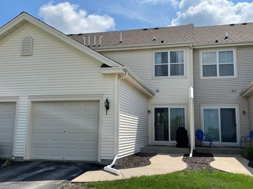 614 Hunter Oaks Blvd, Watertown WI  53094-7730 exterior