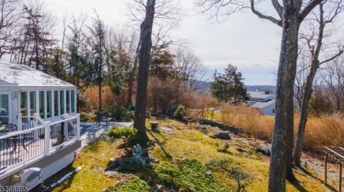 22 Crag Pl, Skyline Lakes NJ  07456-1814 exterior