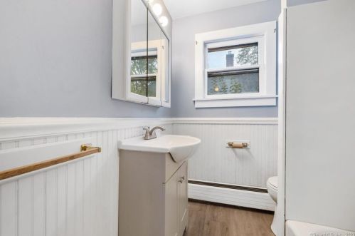 15 Kinney Ave, Norwich CT  06360-6209 exterior