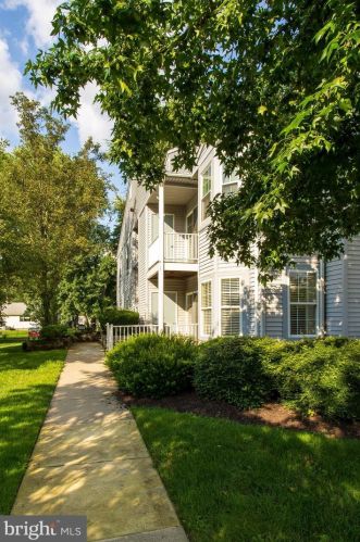 505 Sweetwater Dr, Riverton, NJ 08077-2467