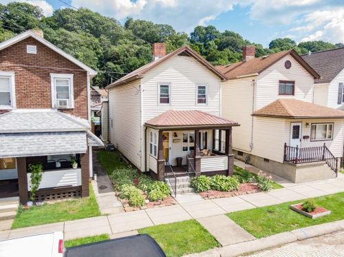 1104 6th Ave, Ford City, PA 16226-1218