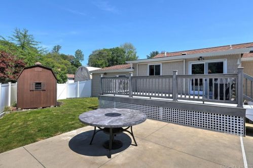 51 Westwood Rd, Milford CT  06461-2752 exterior