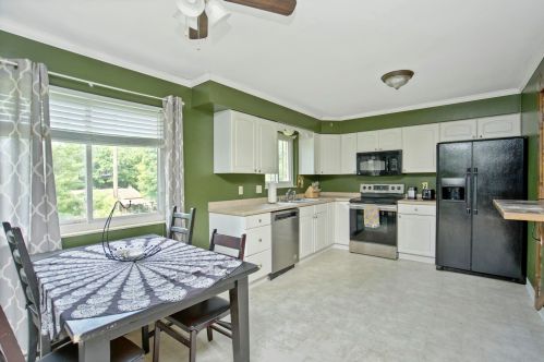 8461 Vlg Dr, Florence KY  41042-8845 exterior