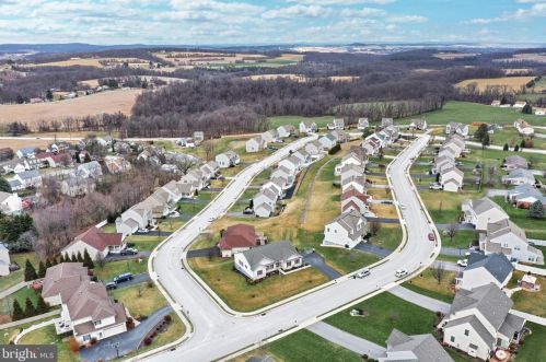 30 Centre Ct, Red Lion PA  17356-8949 exterior