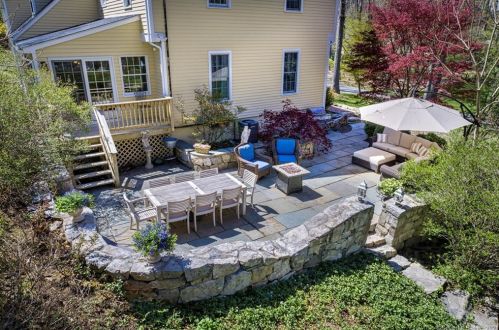 93 Rising Ridge Rd, Ridgefield, CT 06877-5818
