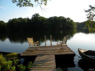 86 Carol St, Danbury, CT 06810-8313