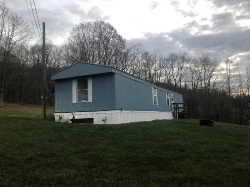 614 Station Rd, Scenery Hill, PA 15360-1526