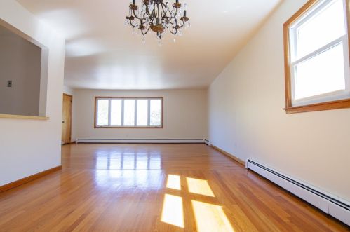 11 Gregg Ln, Bayonne NJ  07002-3706 exterior