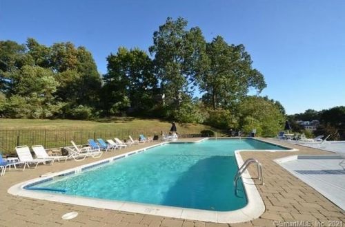 206 Rowayton Woods Dr, Norwalk CT  06854-3906 exterior