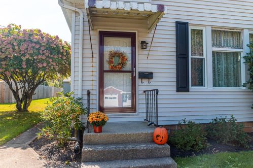 143 Summit St, Sugar Grove Lake, OH 44833-0018