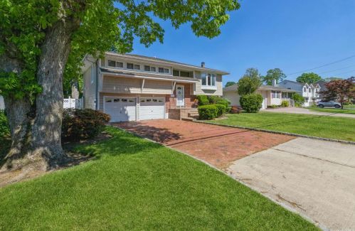 235 3rd St, Deer Park, NY 11729-6011