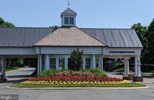 5936 Amber Ridge Rd, Haymarket VA  20169-2620 exterior