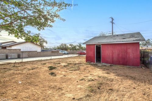 8435 Mission Blvd, Riverside CA  92509-2976 exterior