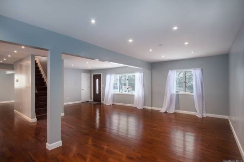 129 Thomas Ave, Bethpage NY  11714-1711 exterior