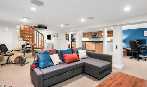 127 Hillside Ave, Bedminster NJ  07921-2516 exterior