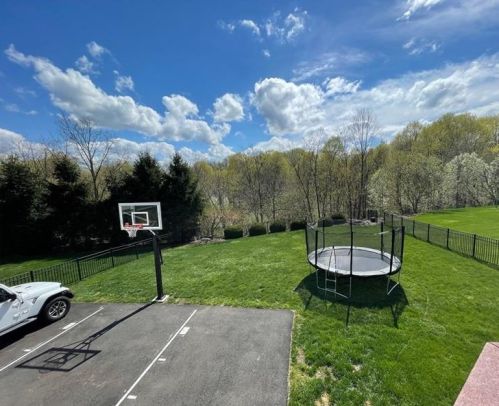129 Amberwoods Dr, Canonsburg, PA 15317-5405
