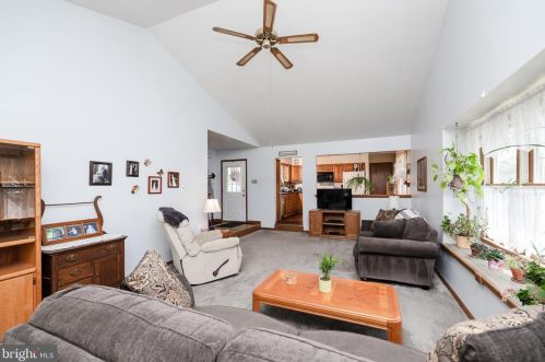 6 Pendleton Dr, Berlin Boro NJ  08009-9672 exterior