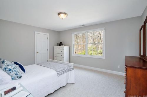 33 Blue Heron Dr, East Hampton CT  06424-1368 exterior