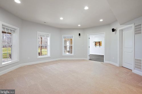 16143 Jordan Crest Ct, Haymarket VA  20169-4943 exterior