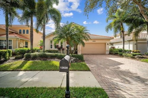 12628 Biscayne Ct, Naples, FL 34105-4936